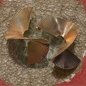 Chic Gold Fan Earrings